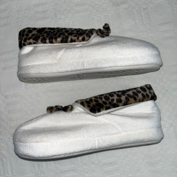 NEW-TOTES & ISOTONER Ankle Booties Slippers Leopard Trim Women's Size 6.5-7.5 M - Picture 3 of 8